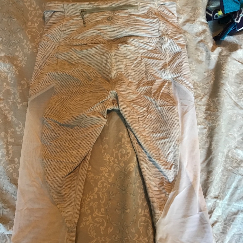 Lululemon cropped white/grey/mesh leggings